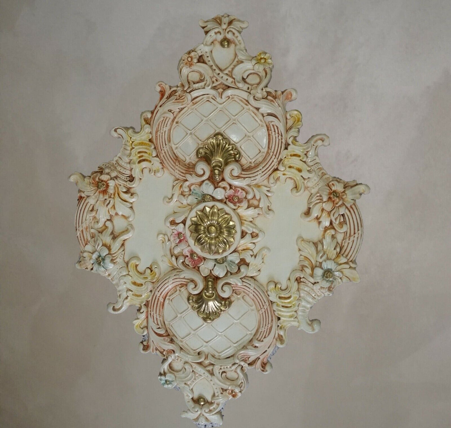 ROSONE IN GESSO (D121)