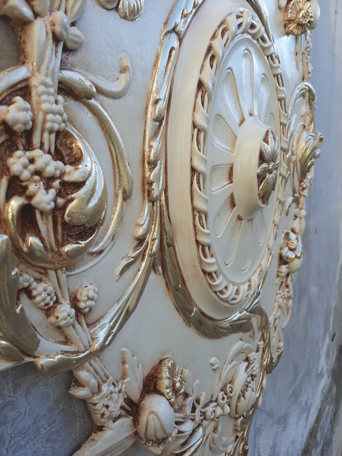 ROSONE IN GESSO (D445)