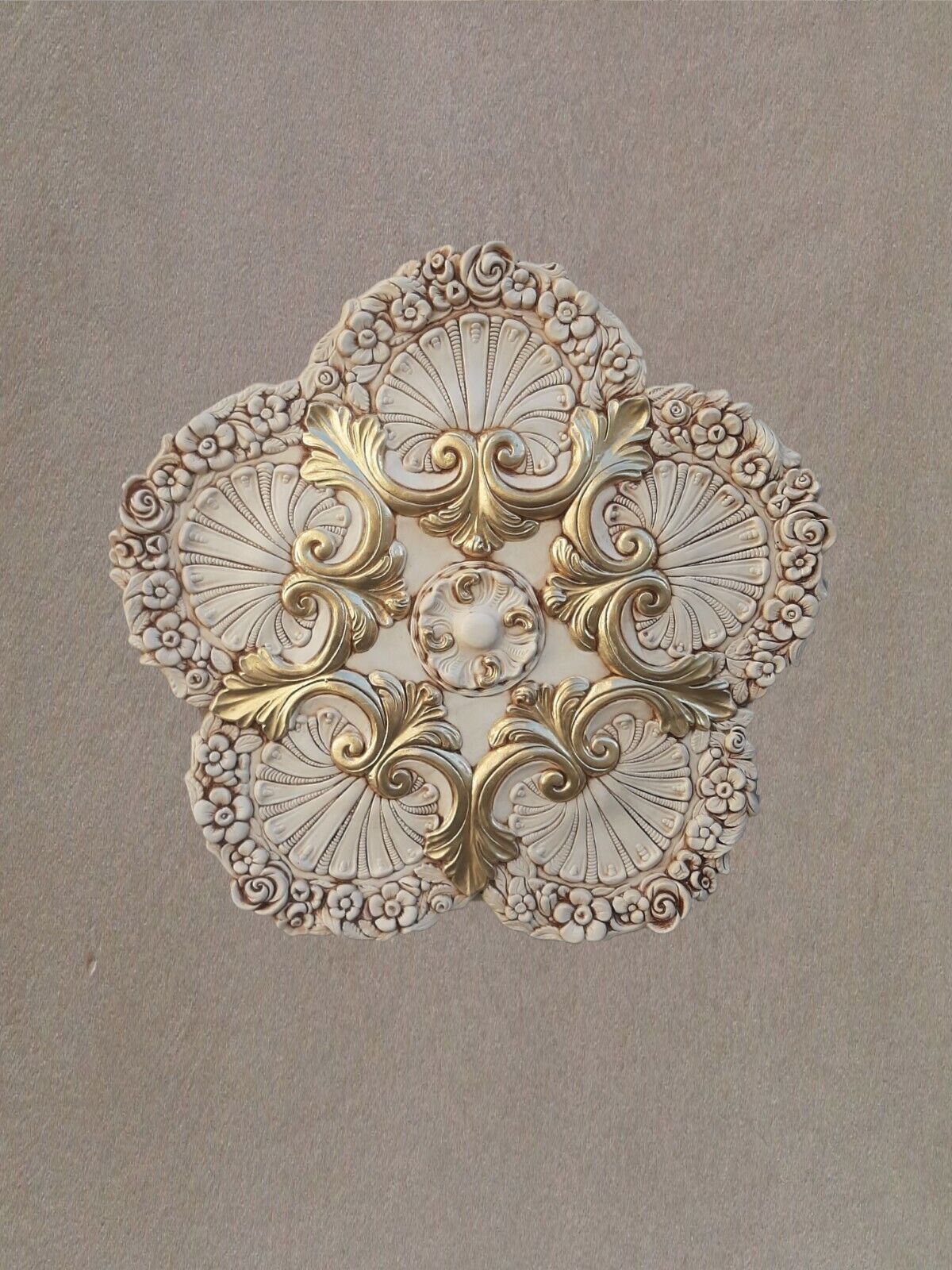 ROSONE IN GESSO (D818)