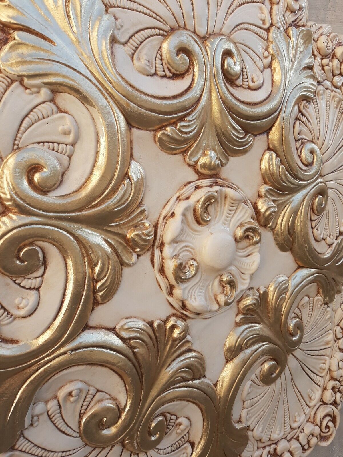 ROSONE IN GESSO (D818)